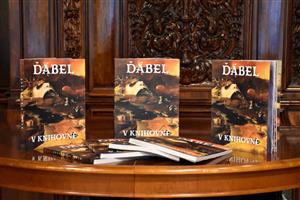 Publikaci Ďábel v knihovně vydala Severočeská vědecká knihovna v Ústí nad Labem