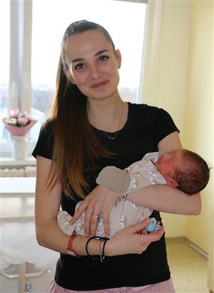 Denisa Šrettrová z Chomutova je hrdou maminkou 1. občánka Ústeckého kraje pro rok 2023