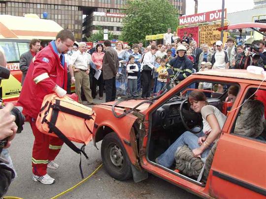 K prvním zraněným se lékaři ze Zdravotnické záchranné služby dostali po několika málo minutách