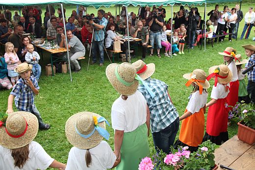 Děti z místního kroužku tance a pohybové výchovy