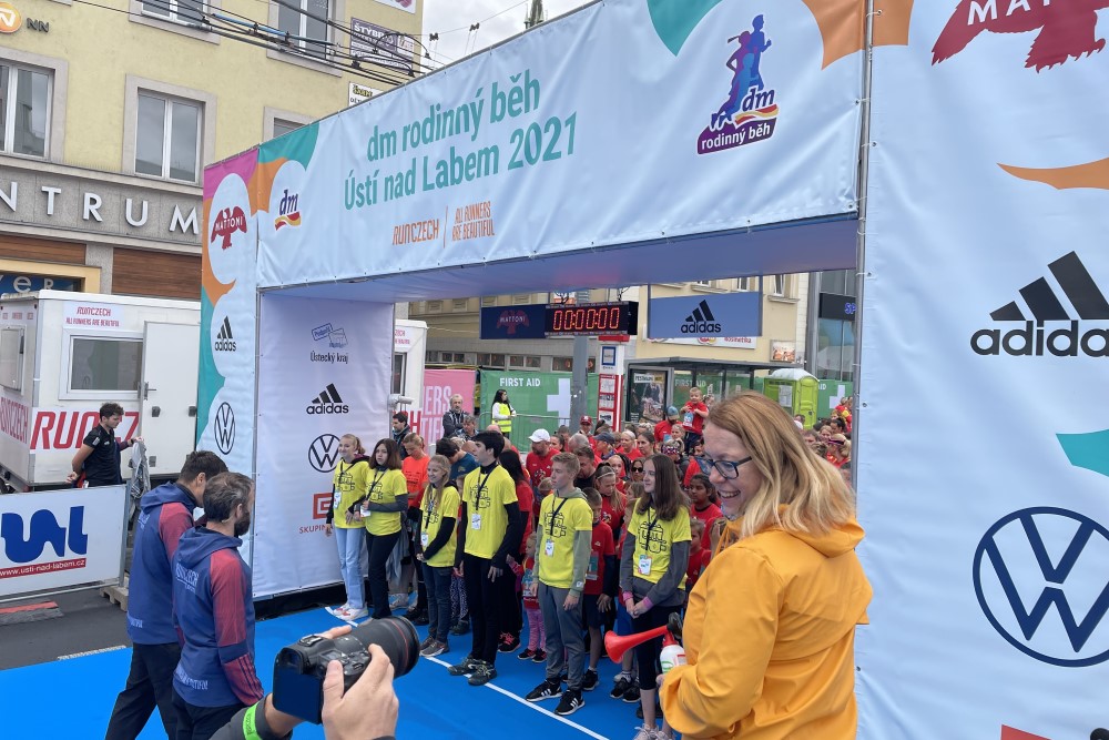 Ústecký půlmaraton 2021 - start dm rodinného běhu