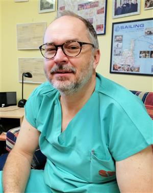 MUDr. Jan Schraml, Ph.D., přednosta Kliniky urologie a robotické chirurgie Fakulty zdravotnických studií Univerzity J. E. Purkyně v Ústí nad Labem a Krajské zdravotní, a. s. – Masarykovy nemocnice v Ústí nad Labem, o. z.