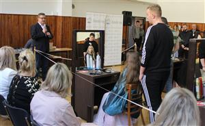 Hejtman Jan Schiller popřál všem účastníkům soutěže hodně štěstí