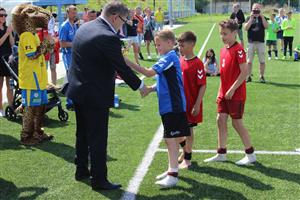 Hejtman Ústeckého kraje Jan Schiller předal pohár i vítěznému celku z kategorie B