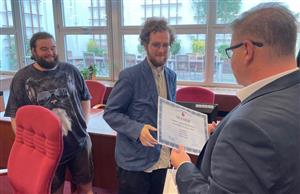 Hejtman Jan Schiller předával ocenění prvním třem týmům