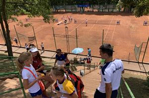 V areálu Tenisového klubu v Mostě bylo v zahájeno Mistrovství Evropy juniorů a juniorek do 14 let