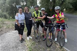 Metrostav handy cyklo maraton - Peloton naděje - přivítala v Ústeckém kraji krajská radní Jindra Zalabáková