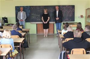 Radní navštívila žáky primy víceletého gymnázia