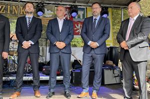 Zprava: Radomír Bláha, starosta, Michal Kučera, krajský radní a poslanec, Zdeněk Plecitý, předseda krajského výboru pro zemědělství a venkov, Jan Doležal, prezident Agrární komory ČR