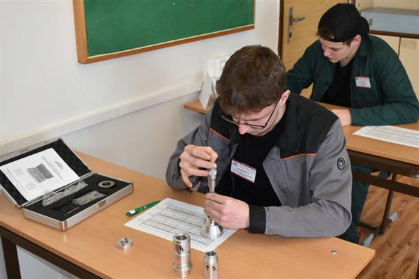 V oboru Strojní mechanik se utkalo celkem osm středních škol z Ústeckého kraje
