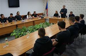Hejtman přivítal úspěšné lovosické házenkáře na krajském úřadě