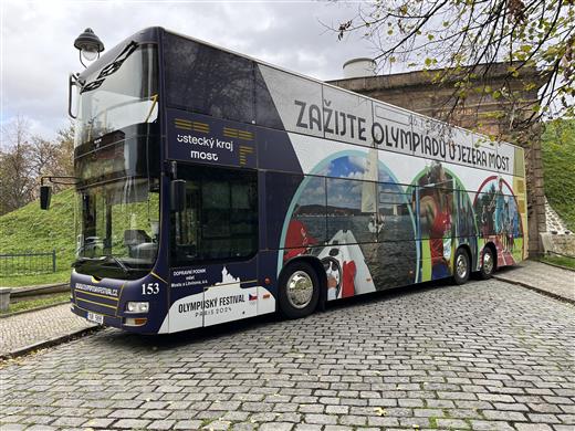 Speciální doubledecker určený pro linku k jezeru Most