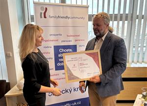 A za město Chomutov zástupce vedoucí odboru sociálních věcí Magistrátu města Chomutov Monika Stránská