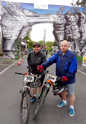 Klienti Chráněného bydlení v Děčíně Gabča s Ondrou se zúčastnili cyklistické časovky jednotlivců do vrchu Janovského trháku
