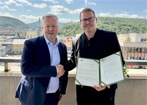 Memorandum svým podpisem stvrdil za Ústecký kraj hejtman Richard Brabec a za město Žatec starosta Radim Laibl (vpravo)