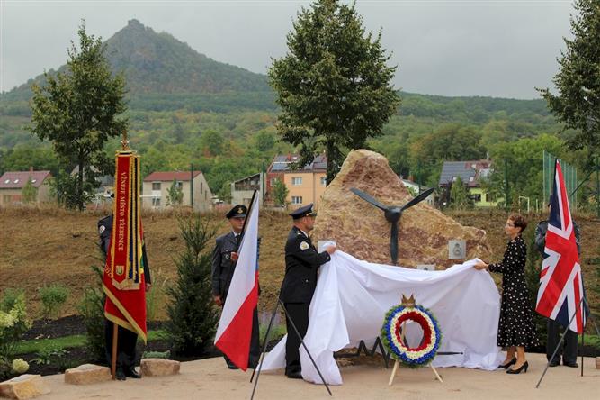 Pomník litcům RAF Třebenice