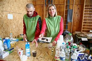 Dobrovolníci pomáhají v Krajském asistenčním centru pomoci Ukrajině