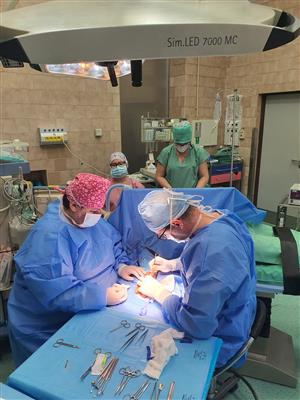 Přednosta ortopedické kliniky v Rumburku odoperoval prvních osm pacientů