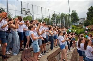 Gymnázium v Jateční ulici oslavilo konec školního roku netradičně