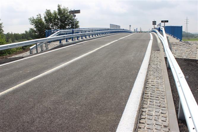 Rekonstrukce mostu přes železnici v Kadani - Prunéřově byla slavnostně ukončena