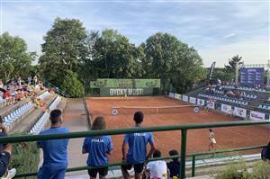 V areálu Tenisového klubu v Mostě bylo v zahájeno Mistrovství Evropy juniorů a juniorek do 14 let