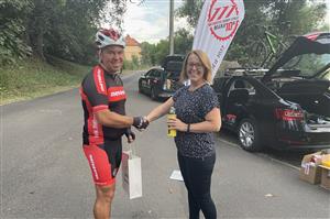 Metrostav handy cyklo maraton - Peloton naděje - přivítala v Ústeckém kraji krajská radní Jindra Zalabáková