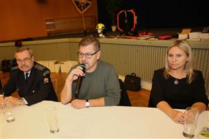 Hejtman Jan Schiller na schůzi ocenil záslužnou činnost dobrovolných hasičů
