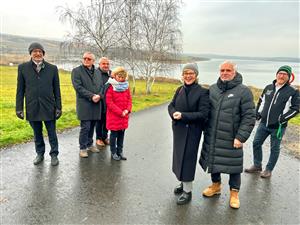 Zástupci kraje a saská delegace na jezeře Milada