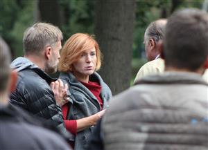 Režisér Viktor Tauš (vlevo) natáčel v Ústeckém kraji v roce 2019 seriál Zrádci