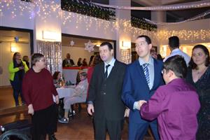 V obecní Sokolovně se konal slavnostní ples a vánoční besídka klientů DSS a DOZP Háj u Duchcova