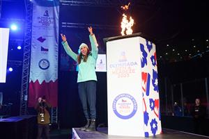 Slavnostní zapálení ohně zahájilo jubilejní 20. Olympiádu dětí a mládeže v Královéhradeckém kraji