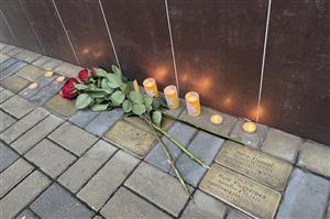 Den památky obětí holocaustu si akcí Stolpersteine (Kameny zmizelých) připomněl Ústecký kraj v Teplicích