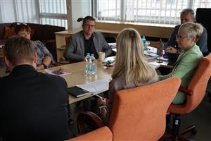Jednání se zúčastnil 1. náměstek hejtmana Jiří Kulhánek (vpravo) a Radim Laibl, radní pro zdravotnictví (uprostřed)