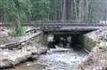 Provizorní podpěry udržují částečně poškozeným mostům přežít do finální opravy