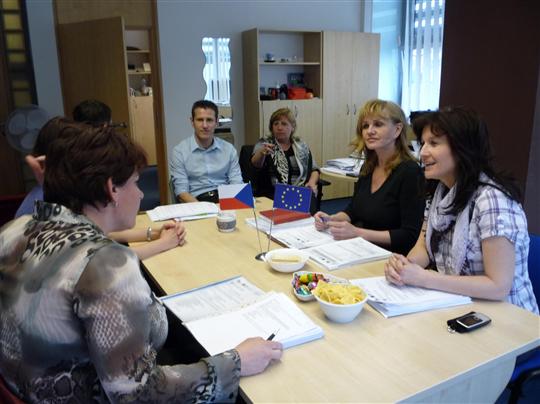 jednání s dodavatelem vzdělávacích kurzů pro prascovníky v sociálních službách 12.4.2012